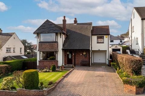 4 bed property, in Layton Mount, £625,000