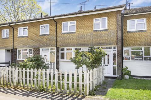 3 bed property, in Bellingham Walk, £410,000