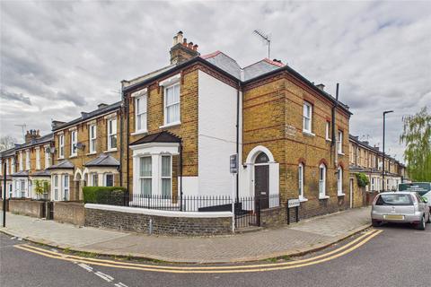 3 bed property, in Lowden Road, £900,000