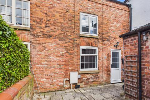 1 bed property, in Maypole Green, £99,000