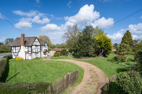 3 bed property, in Hanley Castle, £399,950