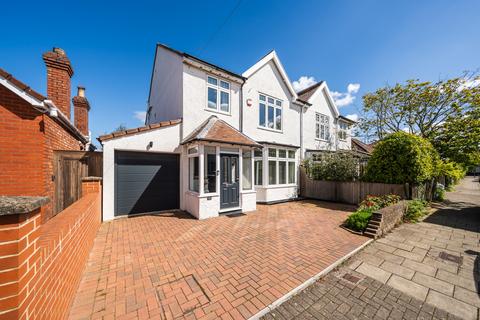 5 bed property, in Holmes Grove, £1,195,000
