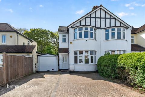 3 bed property, in Rollesby Road, £525,000