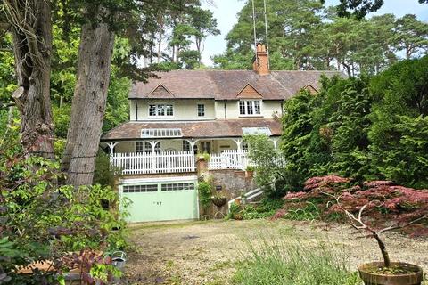 3 bed property, in Jumps Road, £850,000