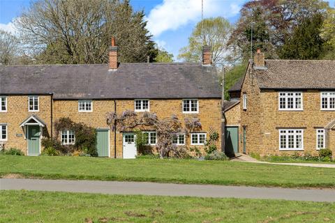 3 bed property, in The Green, £550,000