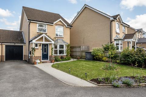 3 bed property, in Whitebeam Close, £470,000