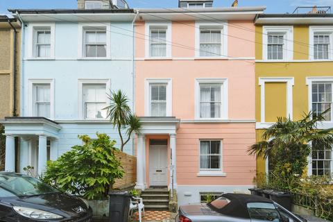8 bed property, in Warwick House, £450,000