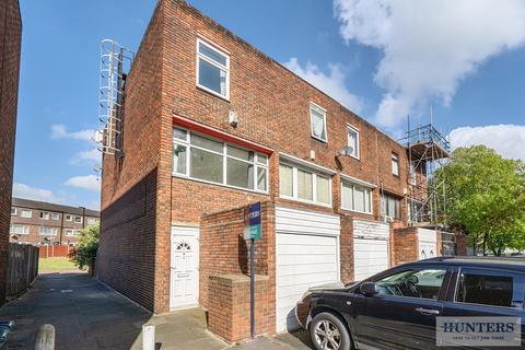 3 bed property, in Disraeli Close, £375,000