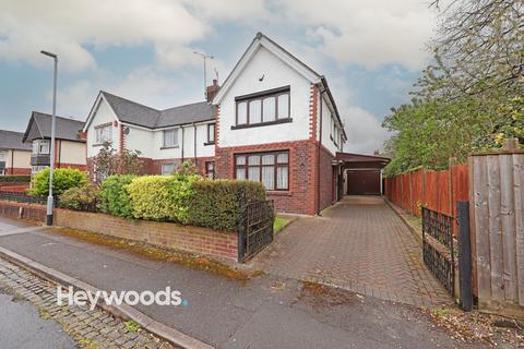 3 bed property, in Watlands Avenue, £300,000