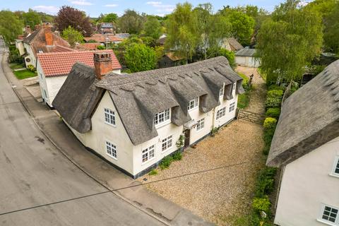 4 bed property, in High Street, £575,000