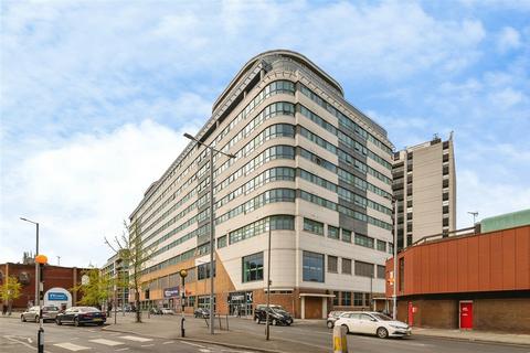 1 bed property, in Huntingdon Street, £60,000