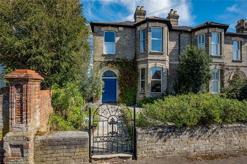 4 bed property, in Manor Road, £935,000