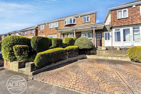 3 bed property, in Lechlade Road, £240,000