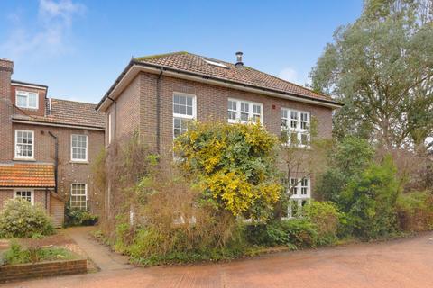 4 bed property, in Laughton, £850,000