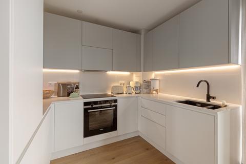 2 bed property, in Lily House, £570,000