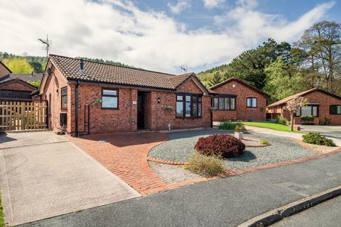 2 bed property, in Lon Deg, £260,000