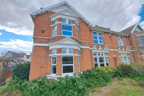 6 bed property, in Berrow Road, £599,950