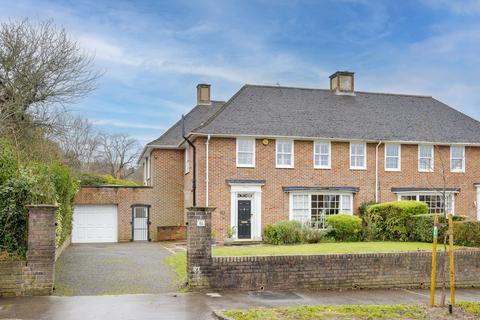 5 bed property, in Castlemaine Avenue, £1,150,000