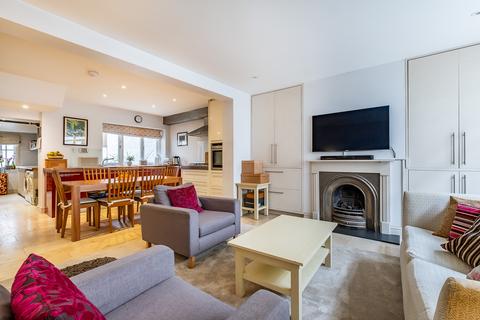 4 bed property, in Churton Place, £2,350,000