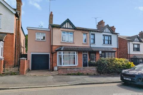 4 bed property, in Conduit Road, £400,000