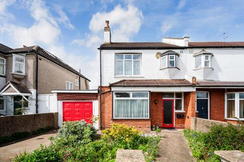 3 bed property, in The Drive, £600,000