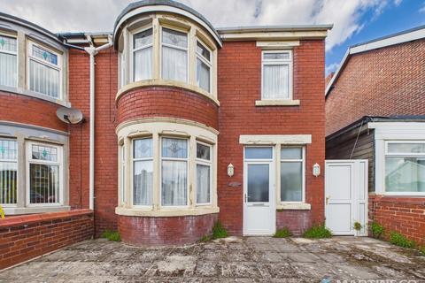 3 bed property, in Rosebery Avenue, £105,000