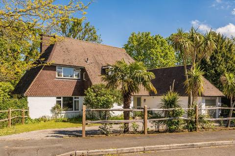 4 bed property, in The Paddocks, £1,495,000