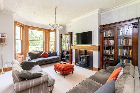 4 bed property, in Horsham Road, £950,000