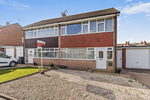 3 bed property, in Mansion Court Gardens, £230,000