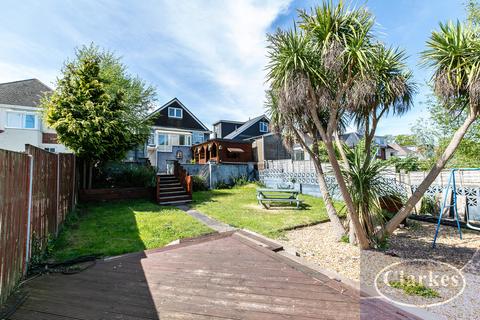 4 bed property, in Dowlands Road, £390,000