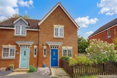 2 bed property, in Gadwall Way, £275,000