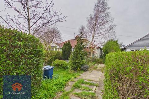 2 bed property, in Gravel Lane, £160,000