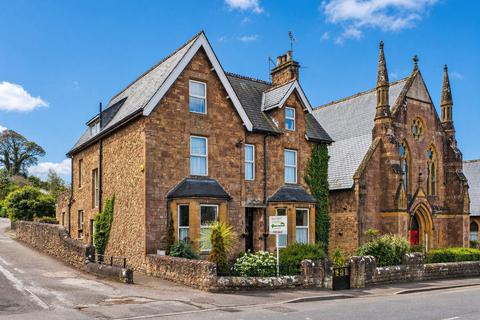 6 bed property, in Tower Hill, £575,000