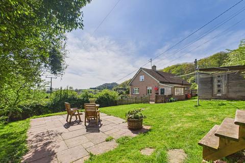 2 bed property, in The Slad, £375,000
