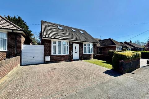 5 bed property, in Clevedon Road, £450,000
