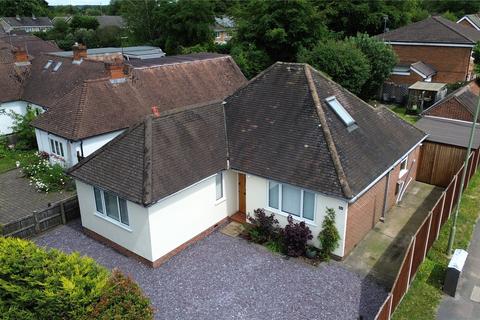3 bed property, in Fernhill Road, £500,000