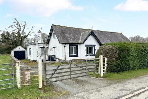 3 bed property, in Aston, £225,000