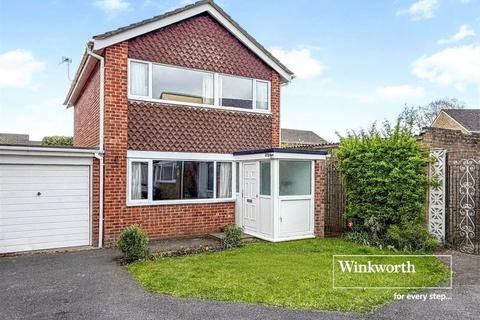 3 bed property, in Uplands Road, £325,000