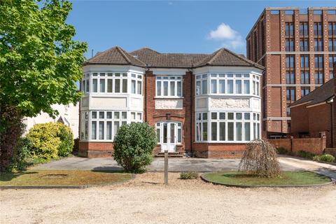 2 bed property, in Grosvenor Road, £2,785,000
