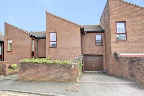 3 bed property, in Briardene, £300,000