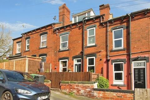 2 bed property, in Station Place, £160,000