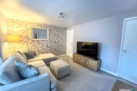 2 bed property, in Kirkwood Drive, £60,000