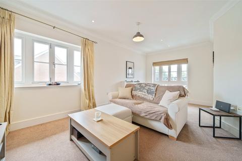 2 bed property, in Cambridge Road, £230,000