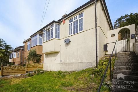 2 bed property, in Park Road, £210,000