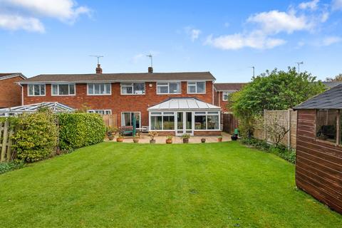3 bed property, in Brook End Drive, £550,000