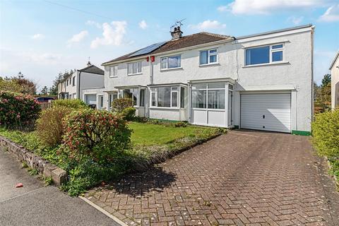 4 bed property, in Parkside Avenue, £390,000