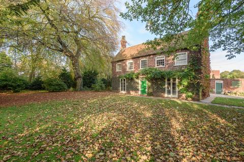 4 bed property, in Goxhill, £335,000