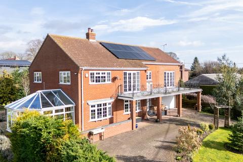 5 bed property, in Timberland, £435,500