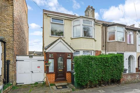 3 bed property, in Alpha Road, £550,000