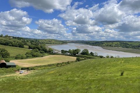 Studio, in Dôl Twyi (5 acres), £79,000